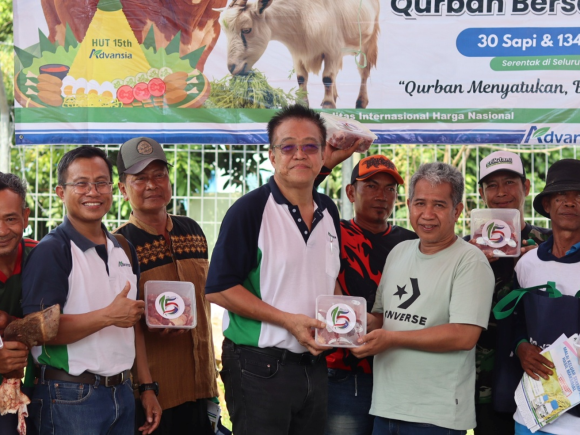 Qurban Menyatukan, Berbagi Menguatkan: PT Advansia Indotani Salurkan 30 Sapi dan 134 Kambing untuk Petani se-Nusantara