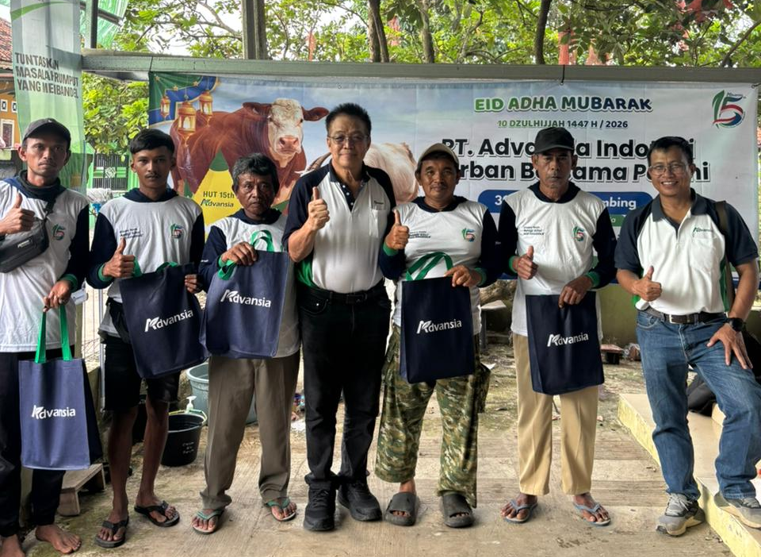 Advansia BerQurban 30 Sapi 134 Kambing - Foto Bersama Petani