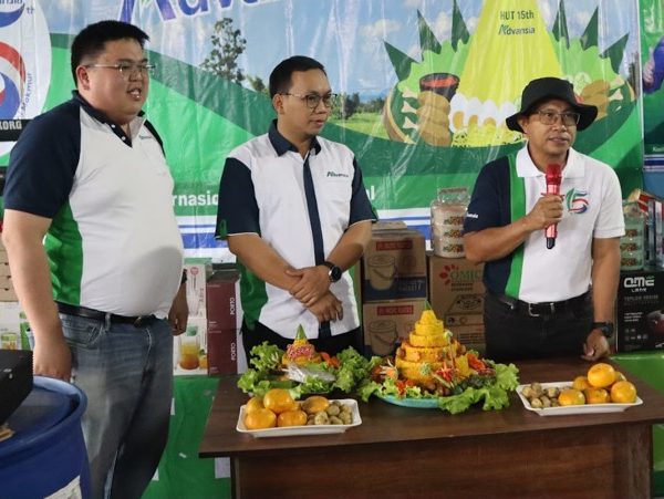 Karnaval Advansia di Garut: Ratusan Petani Tetap Antusias di Tengah Hujan Badai