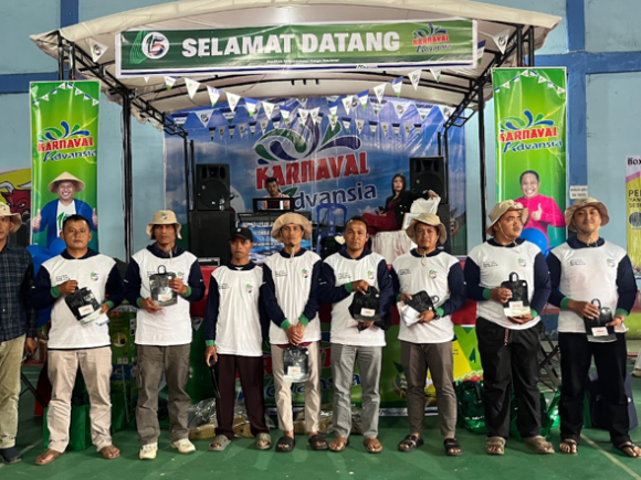 Karnaval Advansia di Kaki Gunung Kerinci: Paduan Tradisi dan Inovasi Tani