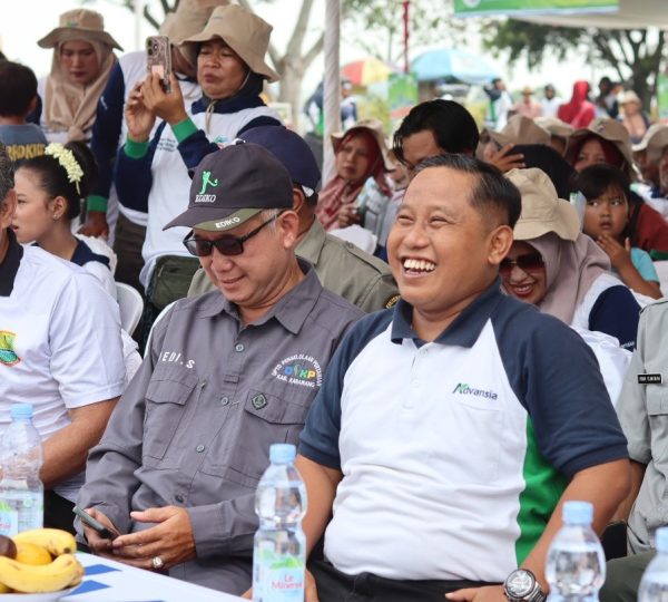 Karnaval Advansia Goyang 500+ Petani Padi di Karawang!